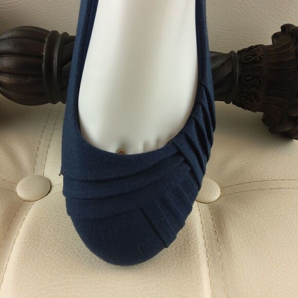 American Eagle navy blue flat shoe (one shoe) - Picture 4 of 12